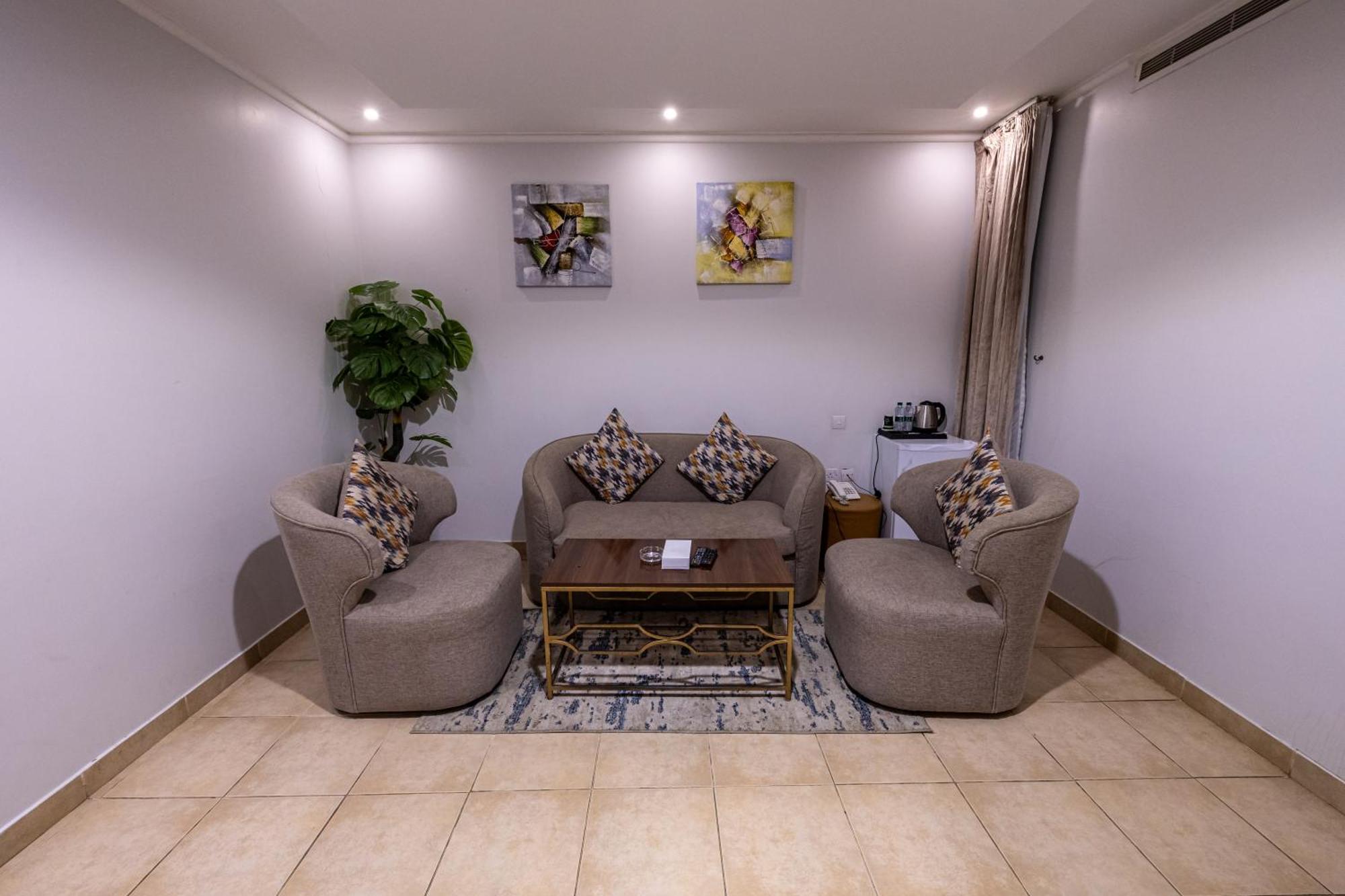ال متعب سويتس المرسلات 4* Riyadh
