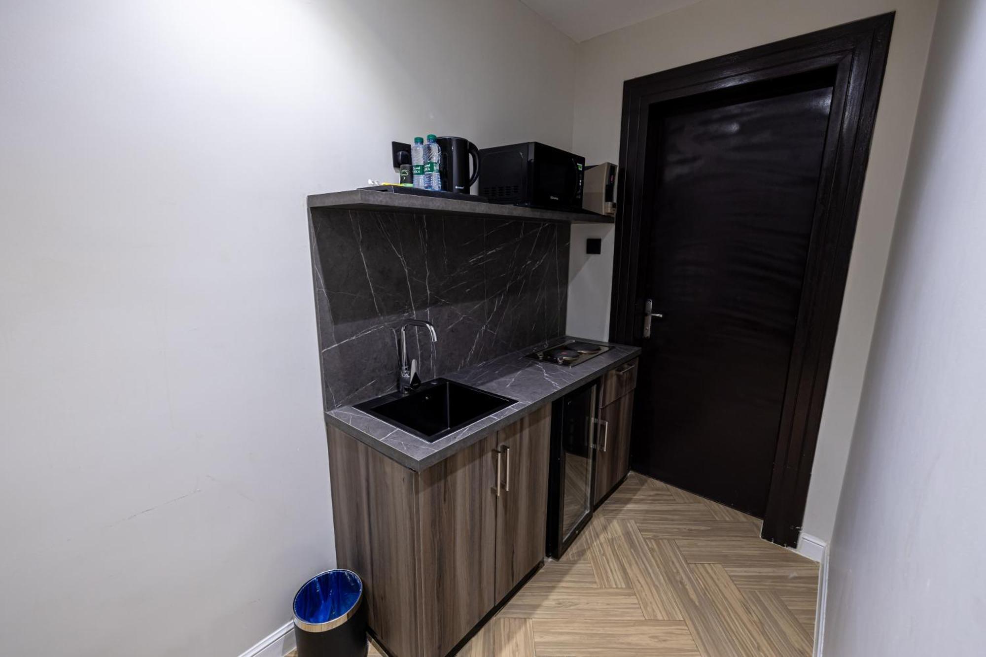 ال متعب سويتس المرسلات 4* Riyadh